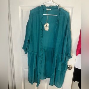 Easel brand new with tags size large